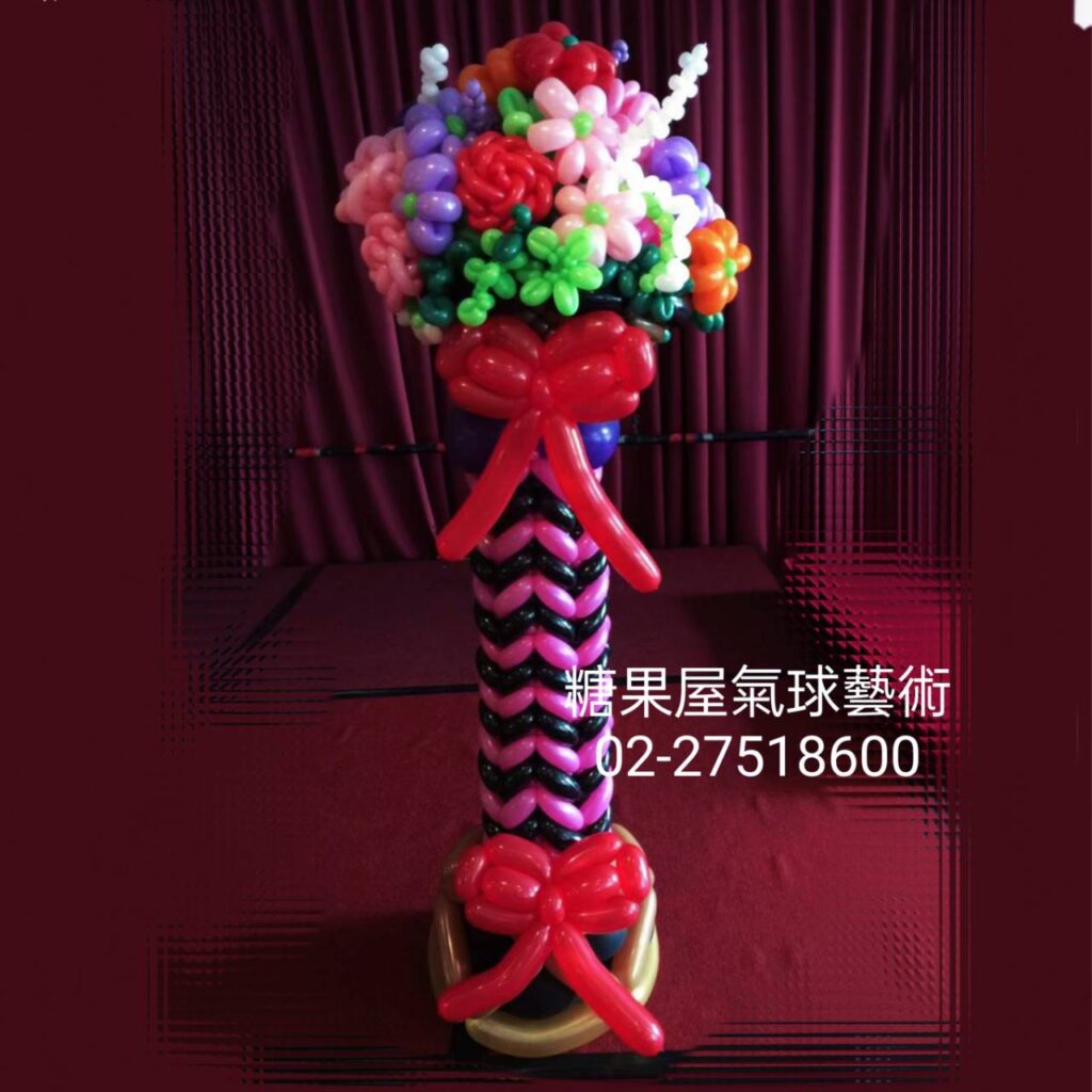 彩色花束造型氣球柱,適合婚禮、生日、慶祝活動與浪漫主題佈置