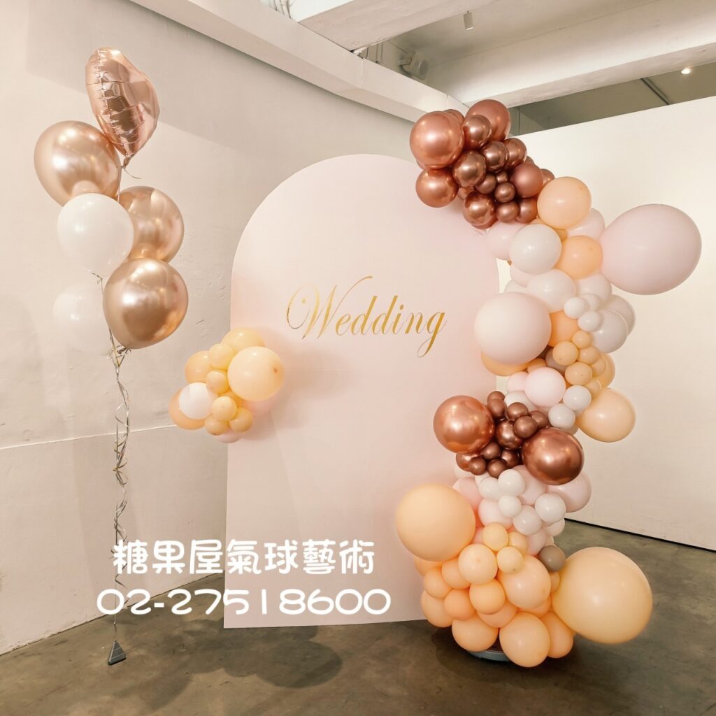 香檳玫瑰金婚禮氣球柱|白色搭配玫瑰金氣球婚禮會場佈置