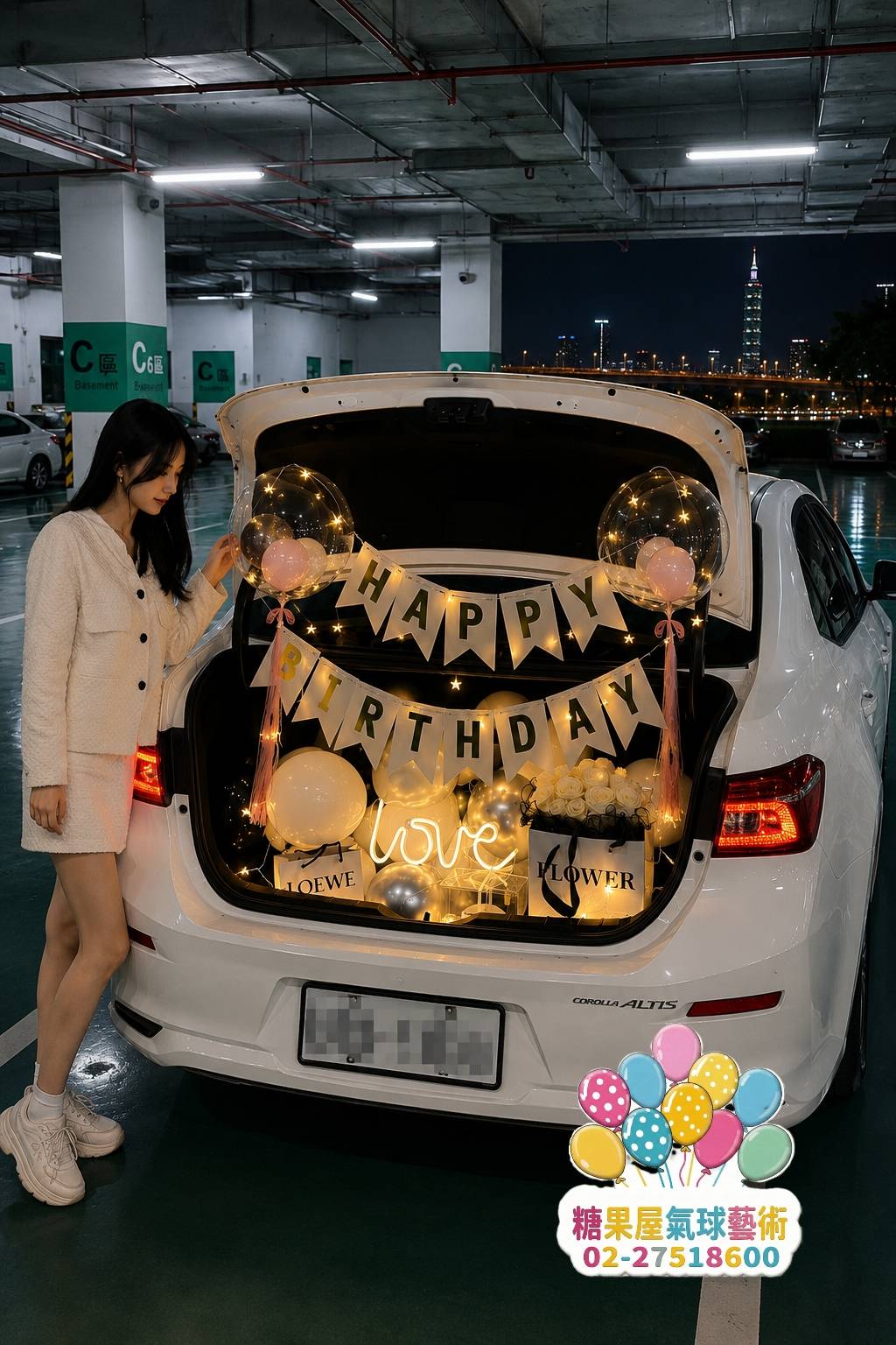 白色系後車廂求婚氣球佈置，生日字母搭配燈串、花藝及氣球裝飾，打造浪漫求婚驚喜。